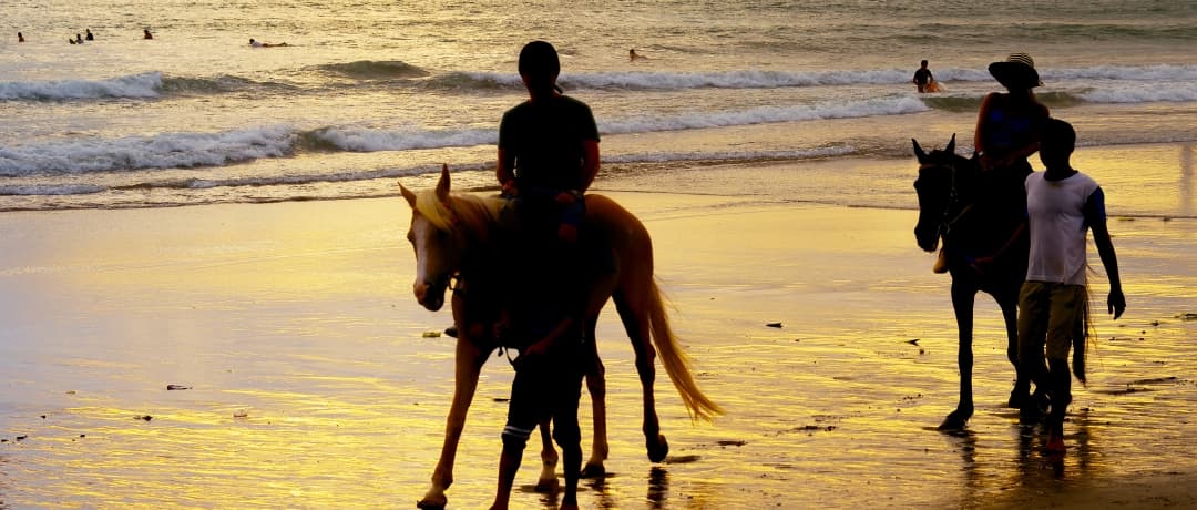 Cavalgada na praia | campo e litoral no mesmo gesto